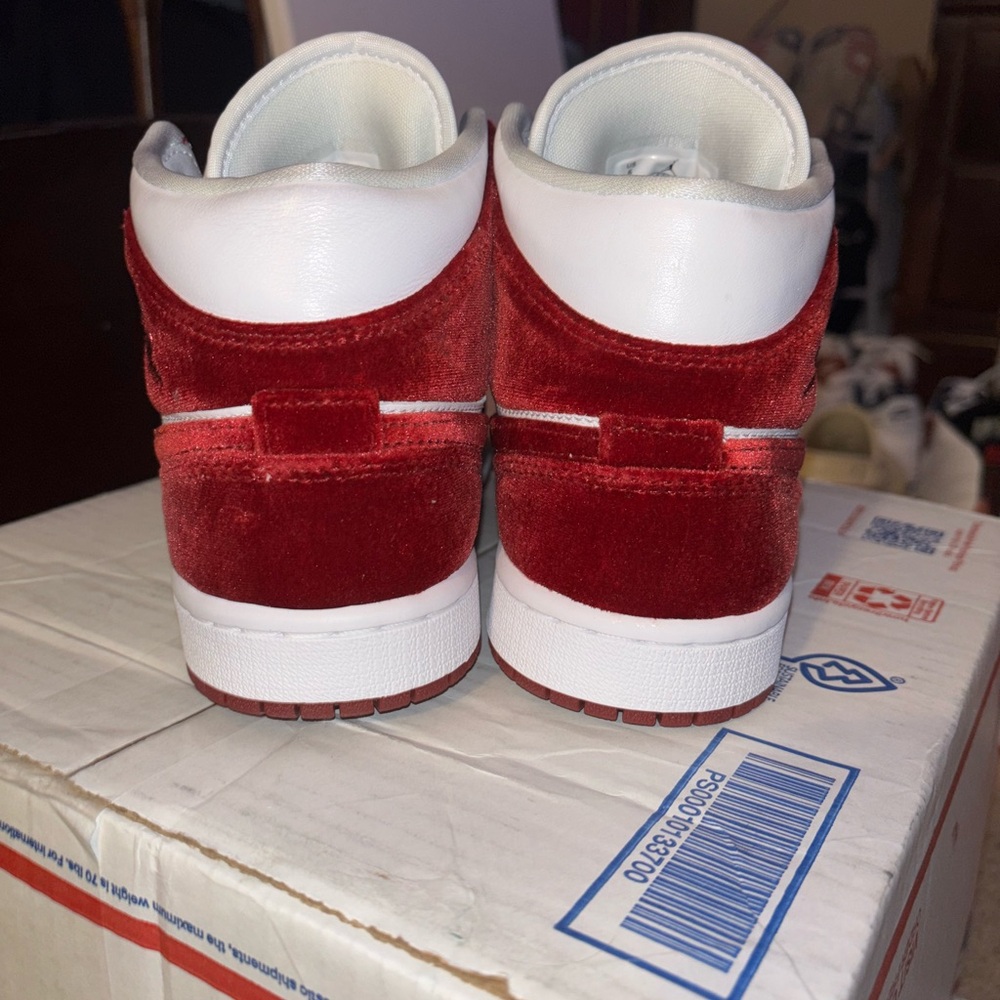 Nike Air Jordan - Red and White - Picture 3 of 7